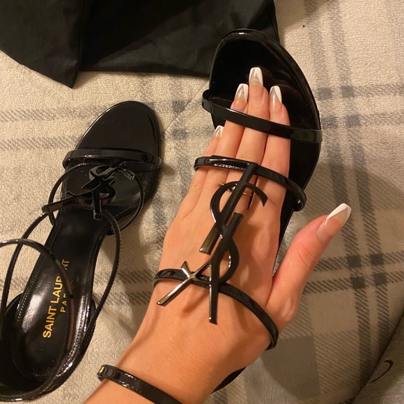 $1300 new from store - Yves saint laurent Cassandra heels black patent leather - Picture 11 of 12